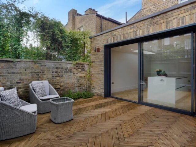 641736689 42 freemantle Street SE17 3 900x597